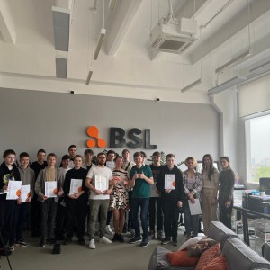 Наши резиденты проходят стажировку в ИТ-компании BSL - КИБЕРшкола программирования для детей, компьютерные курсы для школьников, начинающих и подростков - KIBERone г. Пушкин
