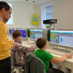 KIBERone уже в Саратове! - КИБЕРшкола программирования для детей, компьютерные курсы для школьников, начинающих и подростков - KIBERone г. Пушкин